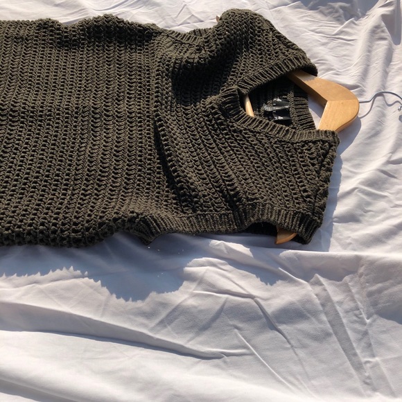 🐍Dark Green Sweater Vest🍏✨ - Picture 3 of 9